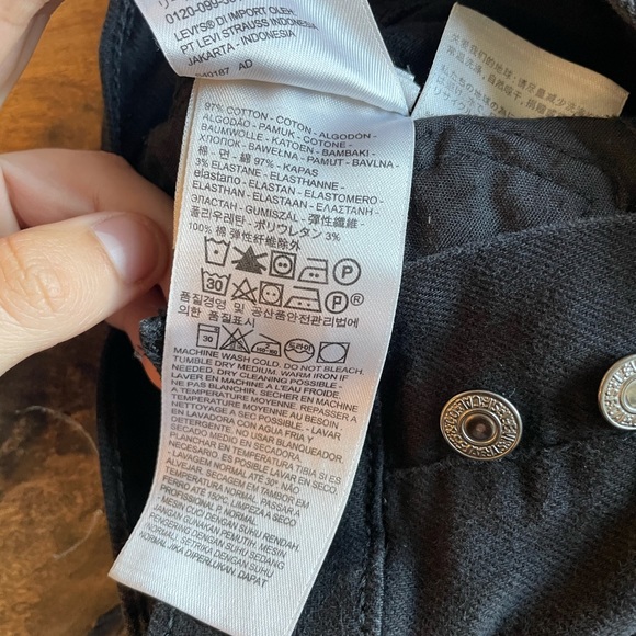 Levi’s Wedgie Skinny in black - Picture 8 of 8